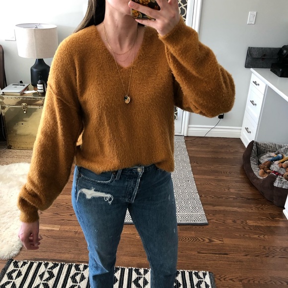 Free people fuzzy oversized V-neck sweater. Size M - Picture 2 of 4